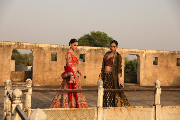 Cape Dupattas & Fur Stoles: Trendy Winter Wedding Accessories