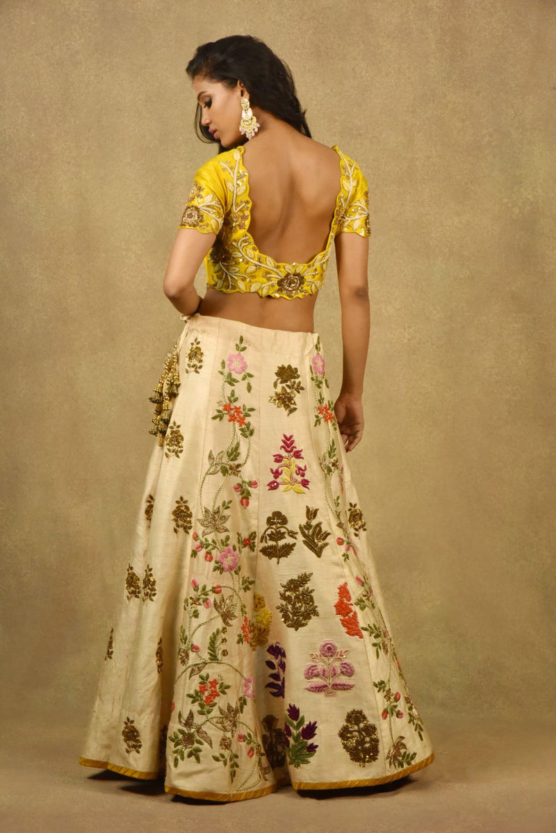 YELLOW CRÈME’ IRIS  FANTASY LEHENGA