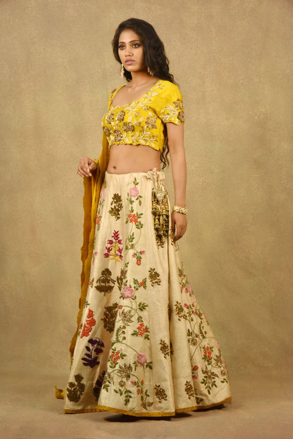 YELLOW CRÈME’ IRIS  FANTASY LEHENGA
