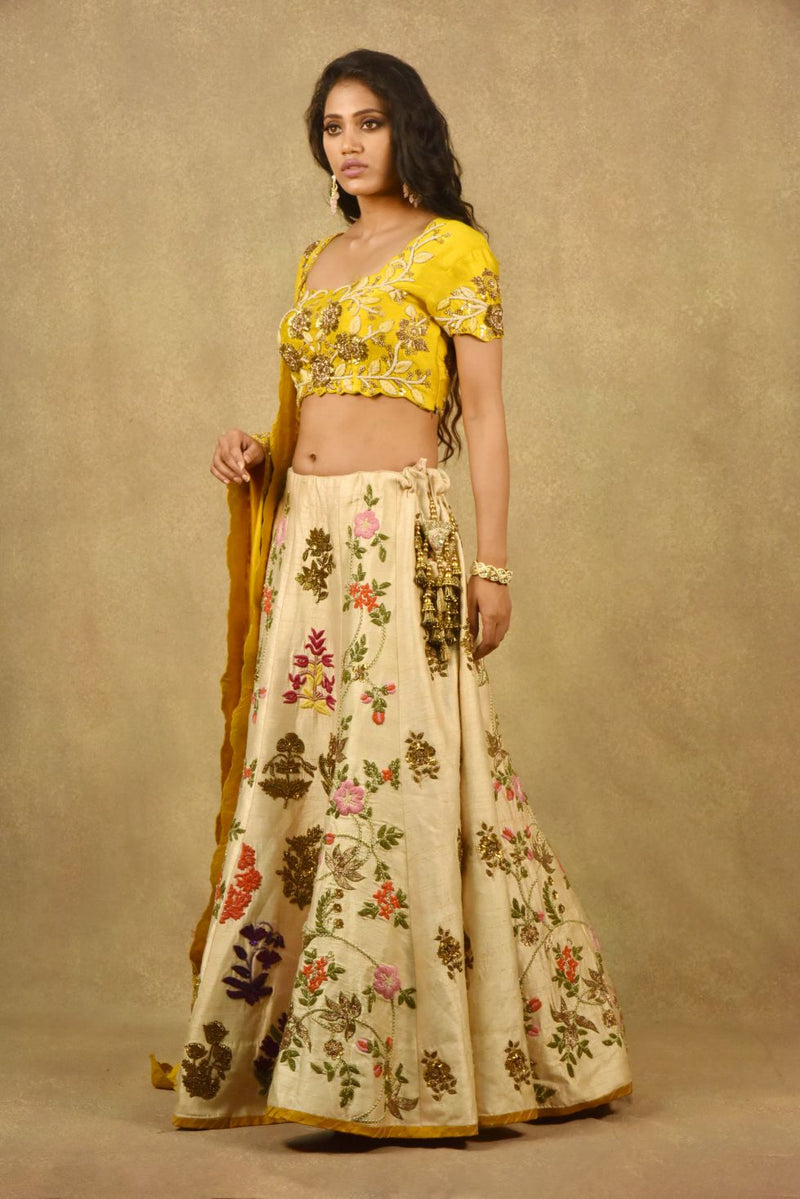 YELLOW CRÈME’ IRIS  FANTASY LEHENGA